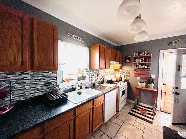 400 S 1st St in Alpine, TX - Foto de edificio - Building Photo