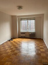 392 Central Prk W in New York, NY - Building Photo - Building Photo