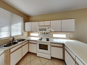 2135 N 30th St in Mesa, AZ - Building Photo - Building Photo