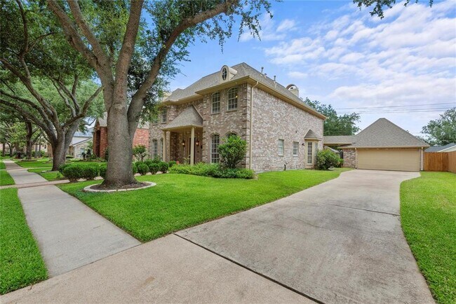 1822 Lakebend Dr in Sugar Land, TX - Building Photo - Building Photo