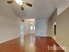13049 Waterbourne Dr in Gibsonton, FL - Building Photo - Building Photo