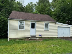 61 Burr Rd in Southbury, CT - Building Photo