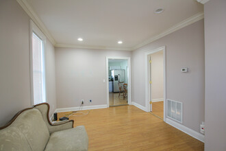 44 Horton St, Unit A in Stamford, CT - Foto de edificio - Building Photo