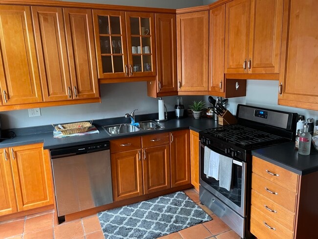 5422 Howe St in Pittsburgh, PA - Foto de edificio - Building Photo