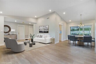 11011 SW 110th Rd in Miami, FL - Building Photo - Building Photo