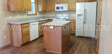 5728 NW 92nd Ct in Johnston, IA - Building Photo - Building Photo