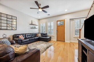 2520 Bluebonnet Ln, Unit 45 in Austin, TX - Foto de edificio - Building Photo