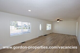 275 S 5th St in Saint Helens, OR - Building Photo - Building Photo