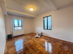 1970 E Tremont Ave in Bronx, NY - Foto de edificio - Building Photo