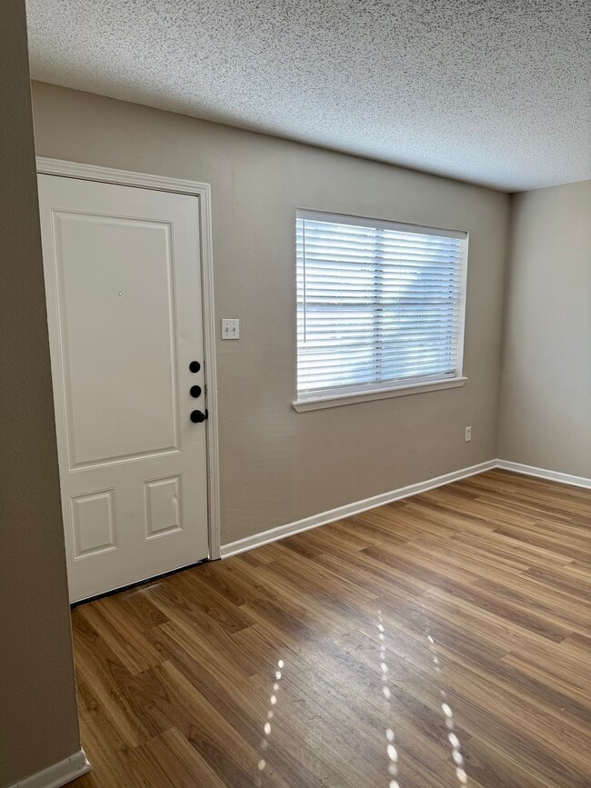 104 Milann St, Unit A in Victoria, TX - Foto de edificio - Building Photo