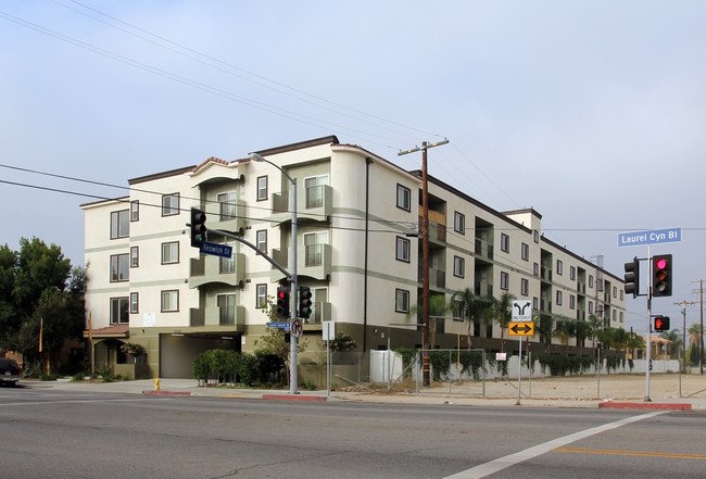 Laurel Courtyard Apartments