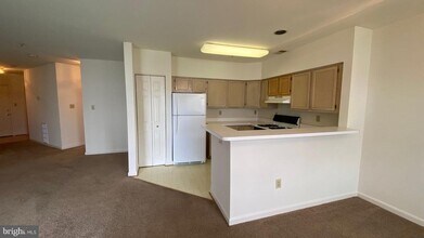 306 Gatehouse Ln in Odenton, MD - Building Photo - Building Photo
