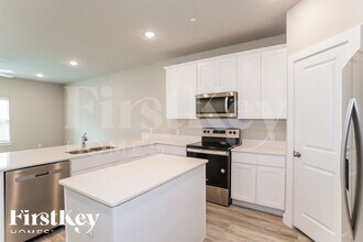 319 Niki Dr in Lewisville, TX - Foto de edificio - Building Photo