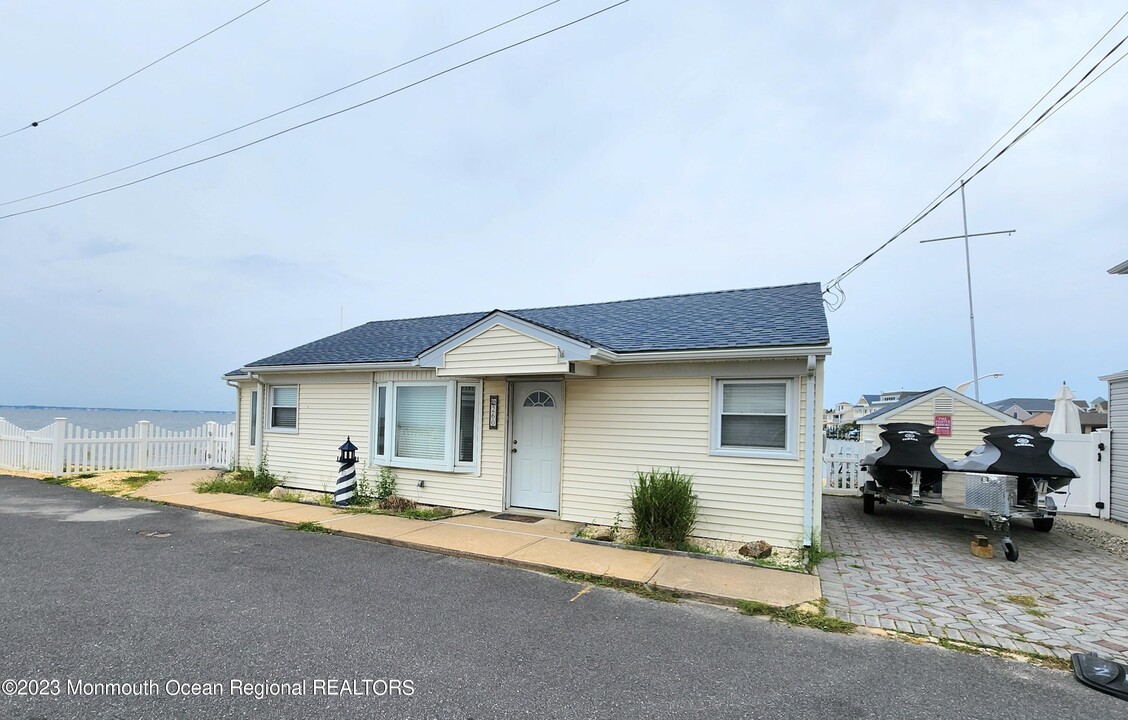 260 Kathryn St in Lavallette, NJ - Building Photo