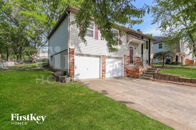 1212 NW 54th St in Blue Springs, MO - Foto de edificio - Building Photo