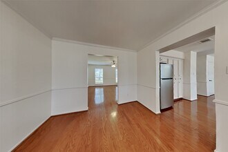 2137 Parkdale Dr in Humble, TX - Foto de edificio - Building Photo