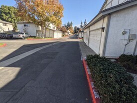 671 S College Ave in Claremont, CA - Building Photo