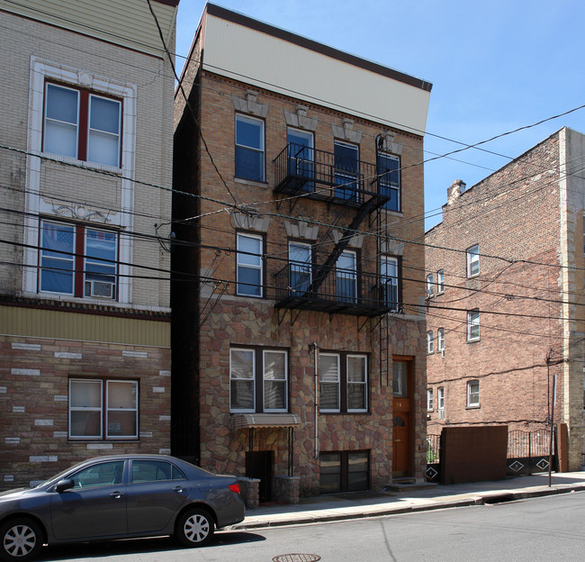 70 Nichols St in Newark, NJ - Building Photo - Building Photo