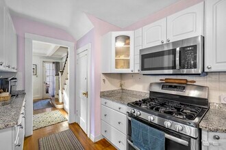 196 Atlantic Ave in Marblehead, MA - Foto de edificio - Building Photo