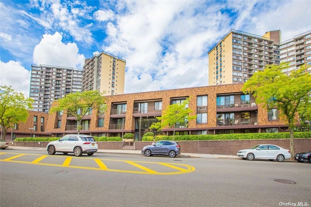 210-19 26th Ave-Unit -2 in Queens, NY - Foto de edificio