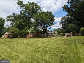 8263 Toll House Rd in Annandale, VA - Building Photo - Building Photo