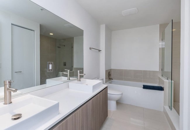 201 SW 17th Rd, Unit 902 in Miami, FL - Building Photo - Building Photo
