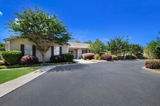 Park Village Apartments in Athens, TN - Building Photo - Building Photo