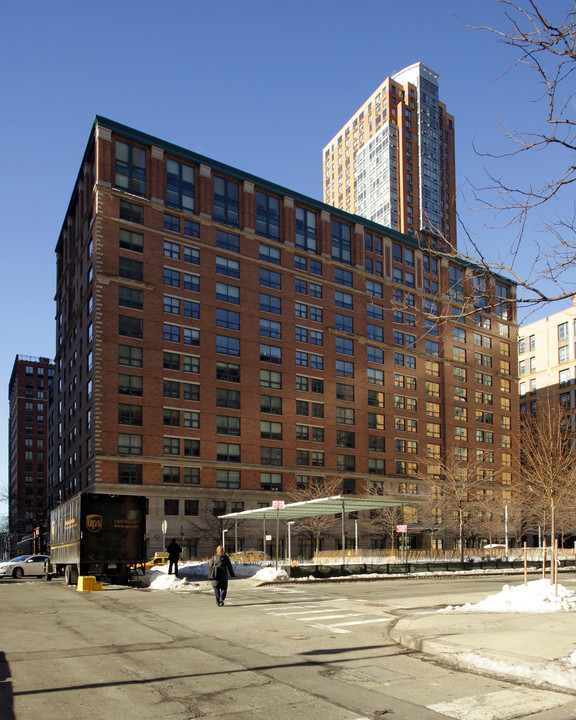 Brookdale Battery Park in New York, NY - Building Photo