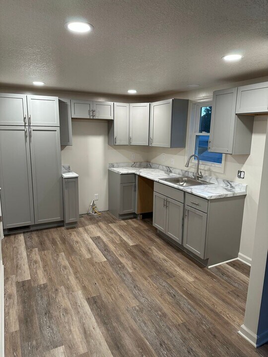 14818 Wayne St in Leo, IN - Building Photo