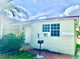 1822 Cleveland St in Hollywood, FL - Building Photo