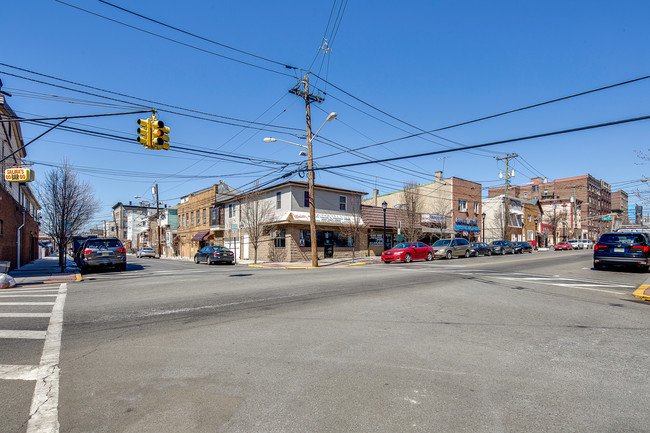 701-703 New York Ave in Union City, NJ - Building Photo - Building Photo