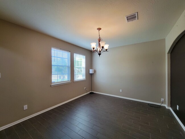 property at 805 Arlington Pointe Dr