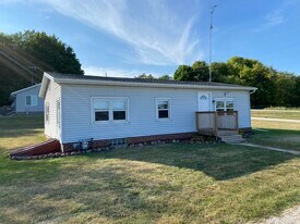 W4493 Spruce Dr in Watertown, WI - Building Photo