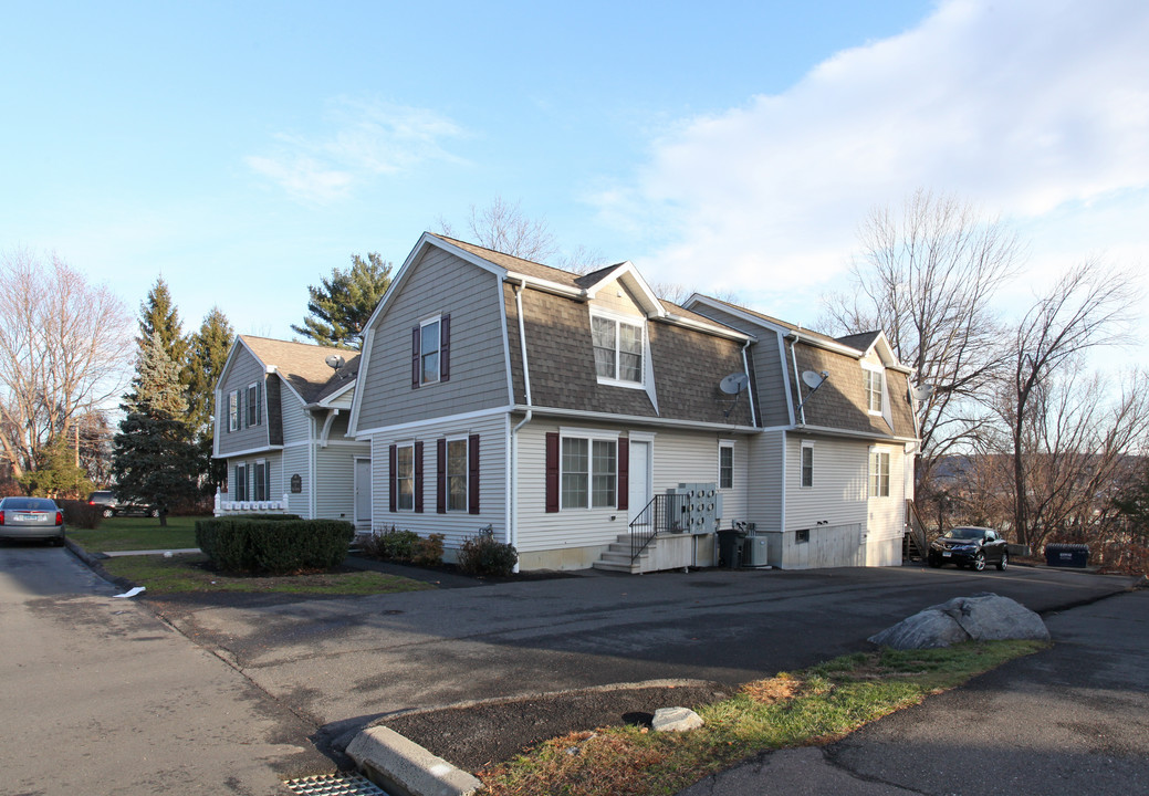 Courtyard at Park Terrace in Waterbury, CT - Building Photo