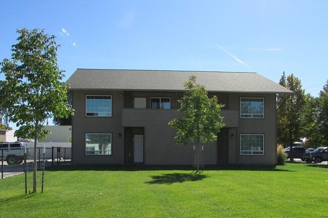1034 Main St in Corvallis, MT - Building Photo - Building Photo