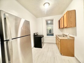 4305 49th St, Unit 2 Apartamentos