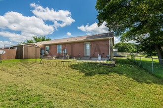 305 S Elm St in Douglass, KS - Building Photo - Building Photo