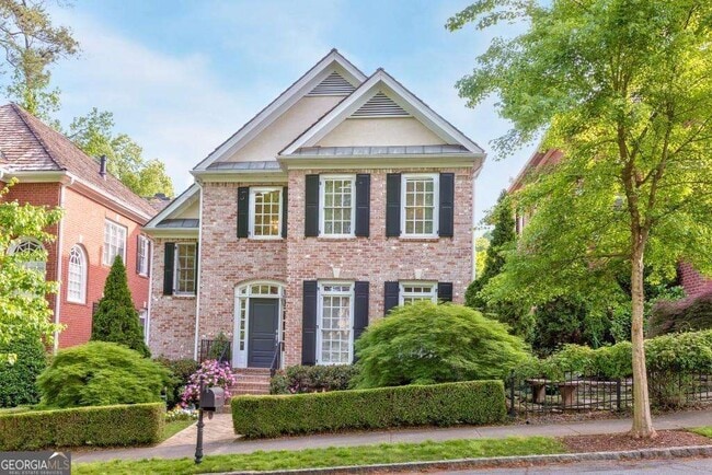 704 Longleaf Dr NE
