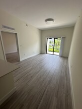 9898 NW 133rd St, Unit B2 in Hialeah Gardens, FL - Building Photo - Building Photo