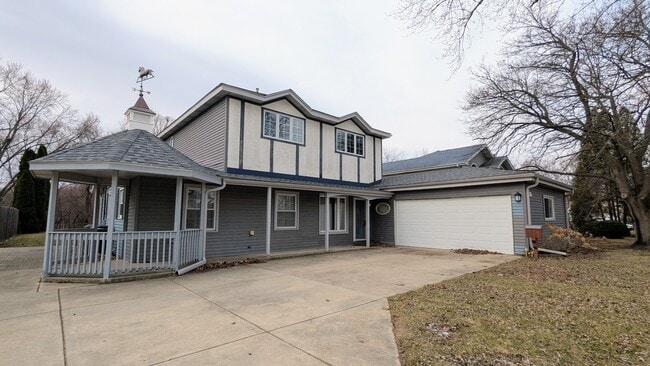 property at 709 W Kenilworth Ave