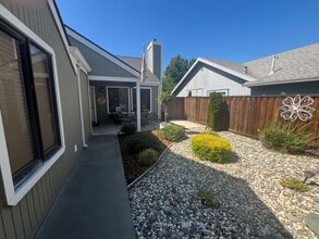 283 Yosemite Pl in Woodland, CA - Building Photo - Building Photo