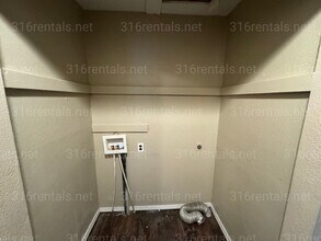 2526 E Shadybrook Ln in Wichita, KS - Building Photo - Building Photo