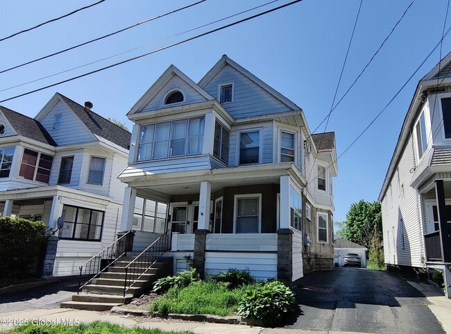 property at 1318 Poplar St