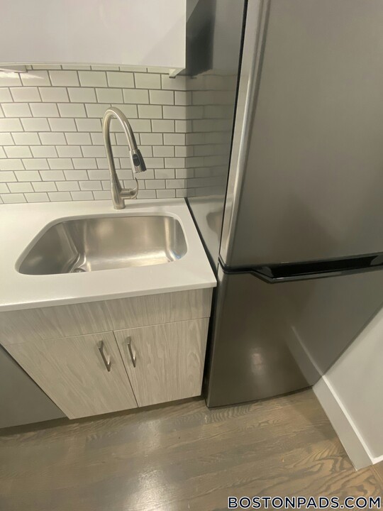 11 Peterborough St in Boston, MA - Building Photo