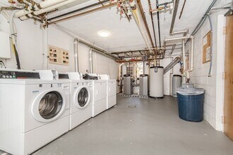 32 Jacqueline Rd in Waltham, MA - Building Photo - Building Photo