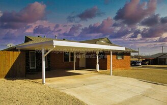 701 NW 2nd St in Moore, OK - Building Photo