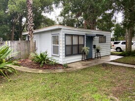 1 Estey St in St. Augustine, FL - Building Photo