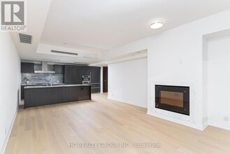 180-3180 University Ave in Toronto, ON - Building Photo - Building Photo