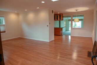 1036 13th Street in Huntington Beach, CA - Foto de edificio - Building Photo