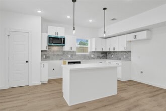 8023 Birmingham St in Houston, TX - Building Photo - Building Photo